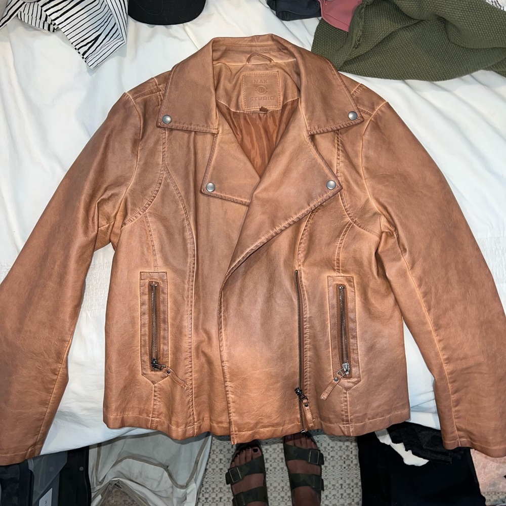 Camel / brown leather jacket